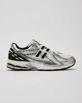 Activewear gear New Balance 1906R Linen - crafted fashion