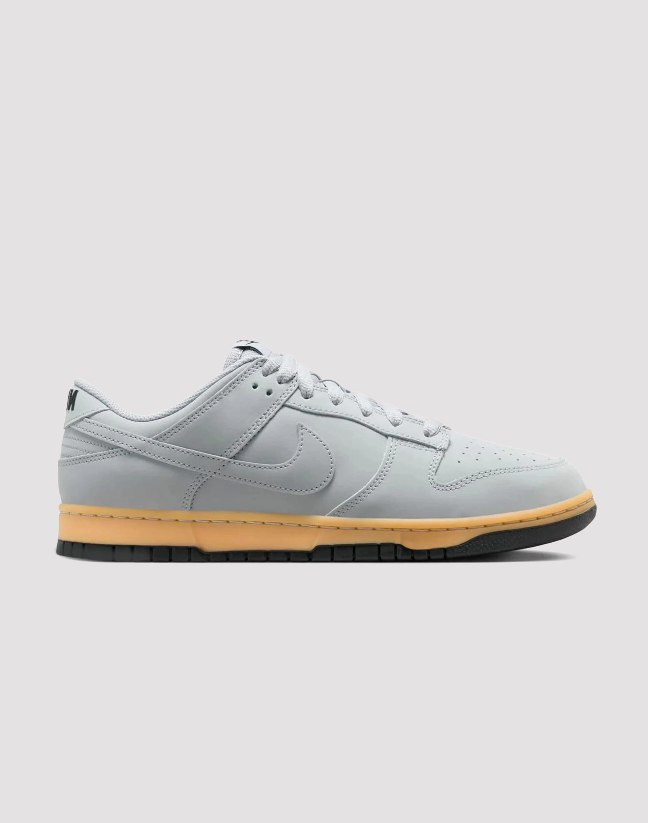 Apparel finds Nike Dunk Low SE Fashion swaps