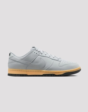 Apparel finds Nike Dunk Low SE Fashion swaps