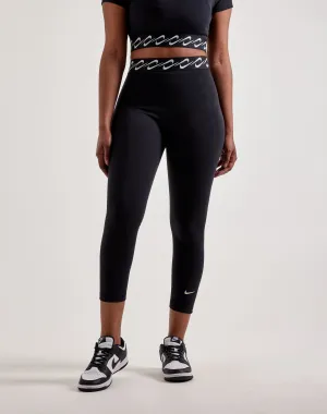 Beachwear items Nike Classic Swoosh High-Waisted 7/8 Leggings Fashion essentials