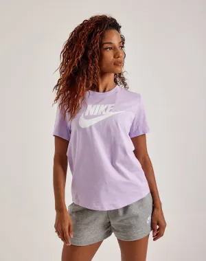 Fashion influencers' recommendations Nike Essential Icon Futura Tee Wardrobe staples
