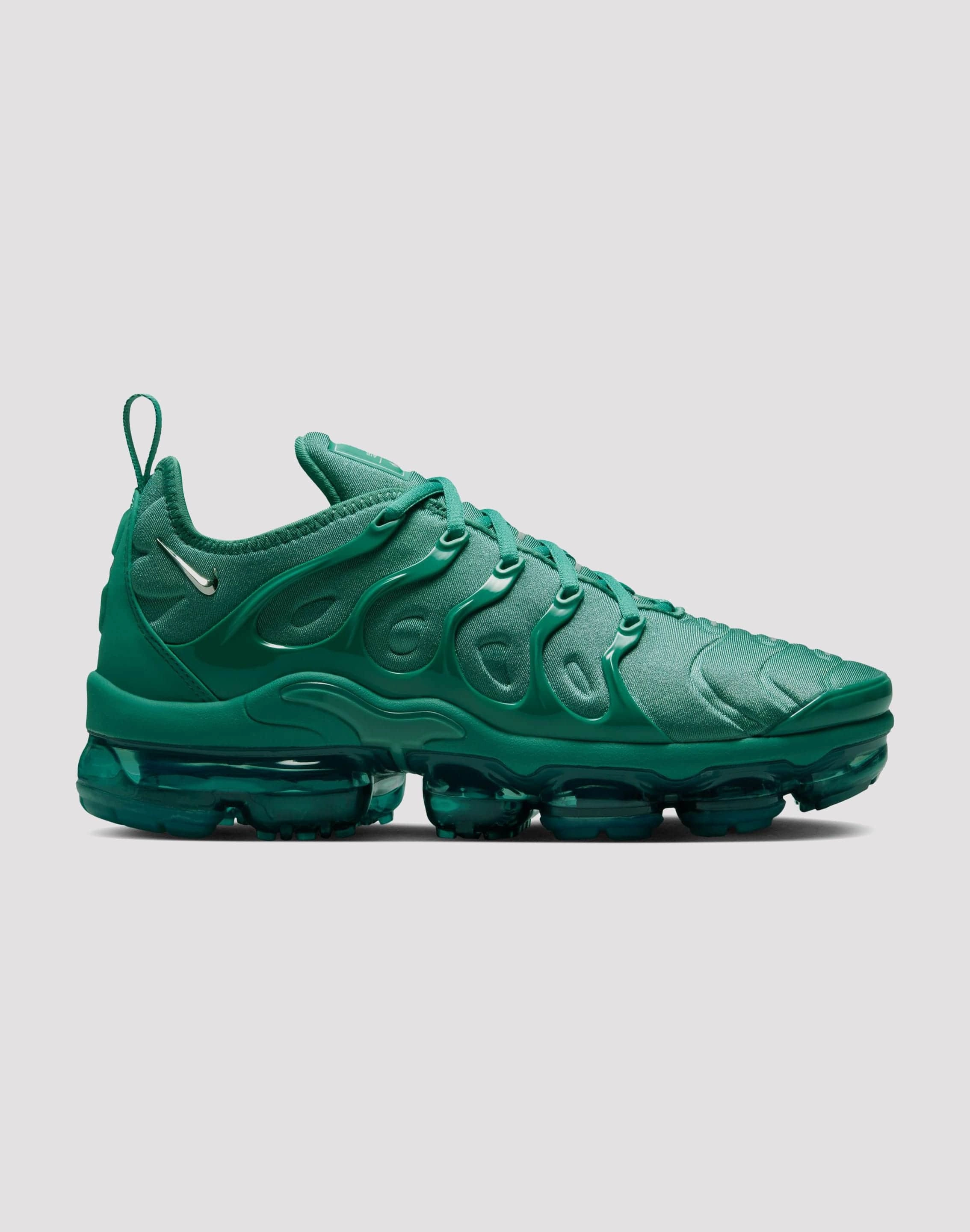 Fashion catalog Nike VaporMax Plus "Bicoastal/Chrome/Metallic Silver" Nautical - themed fashion