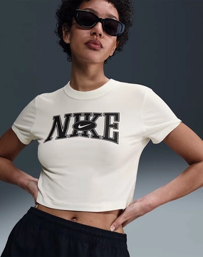 Fashion essentials Nike Slim Cropped Tee Business casual wear