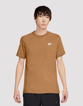 Fashion forecasting Nike Nike Sportswear Club Men's Beige Tee Street fashion