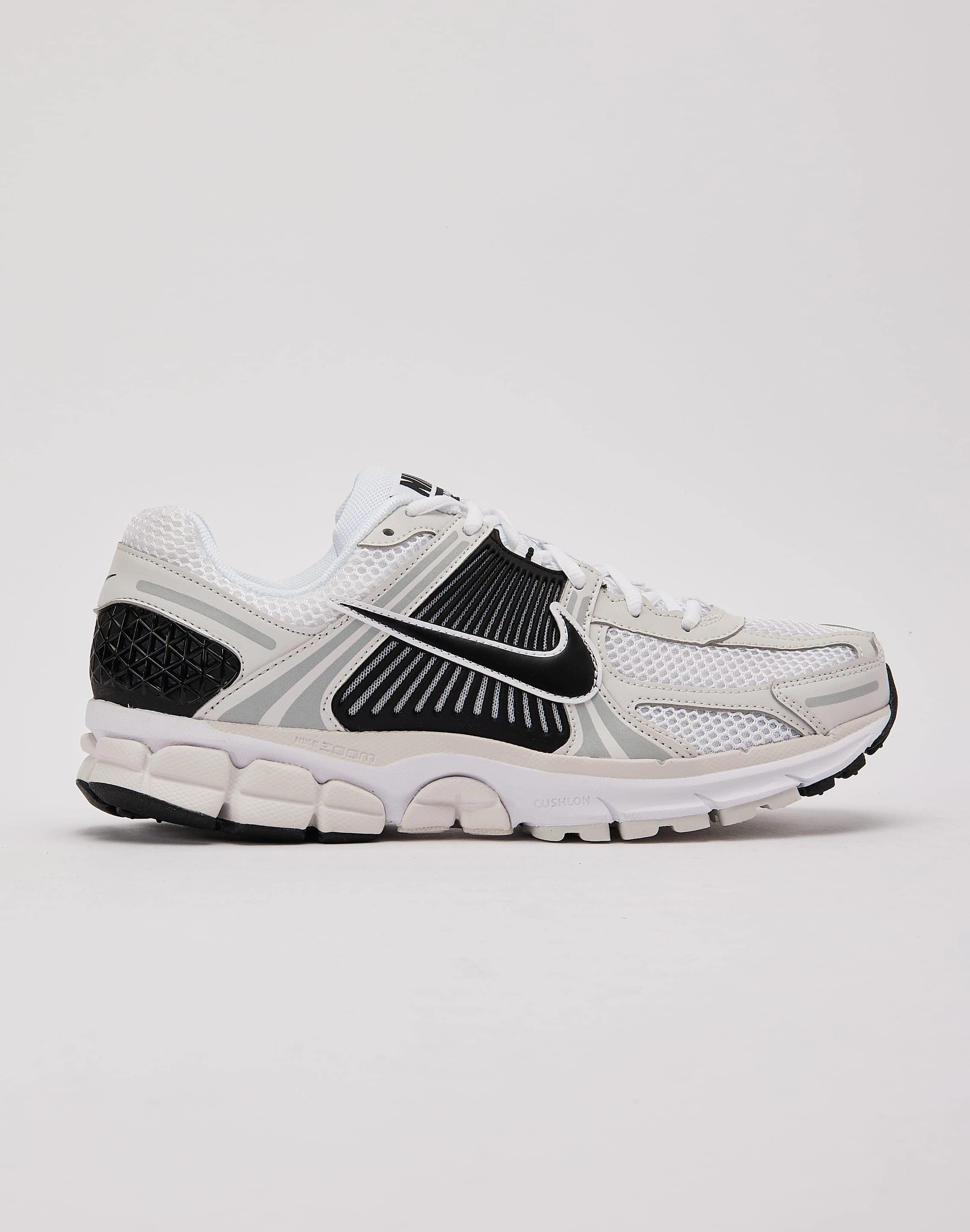 Fashion-forward items Nike Zoom Vomero 5 Casual wear options