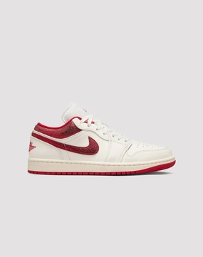 Fashion influencers' recommendations Jordan 1 Low SE "Sail/Varsity Red/Team Red" Smart casual wear