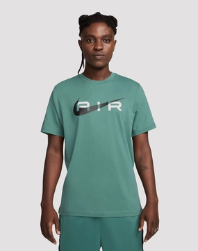 Fashion influencers' recommendations Nike Air Graphic Tee Fashion advice