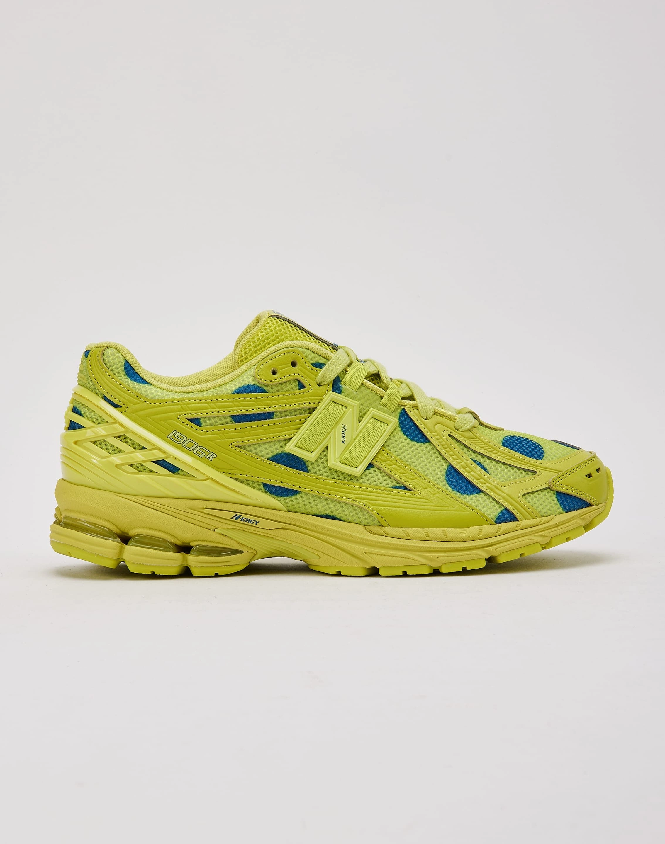 Fashion inspiration New Balance 1906R Fashion bloggers' picks