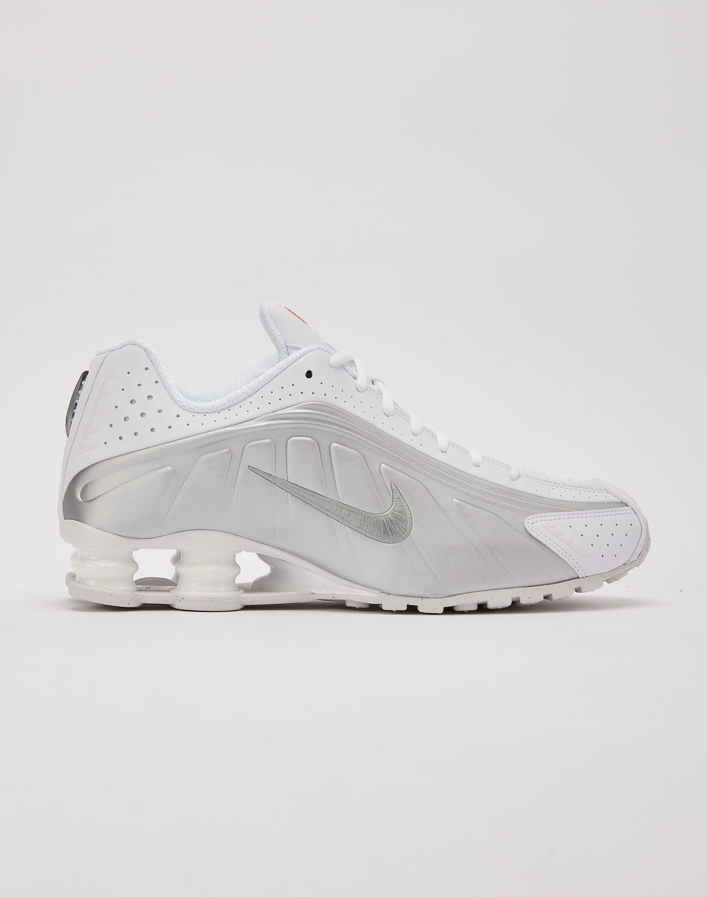 Fashion lookbook Nike Shox R4 Fashion subscription services