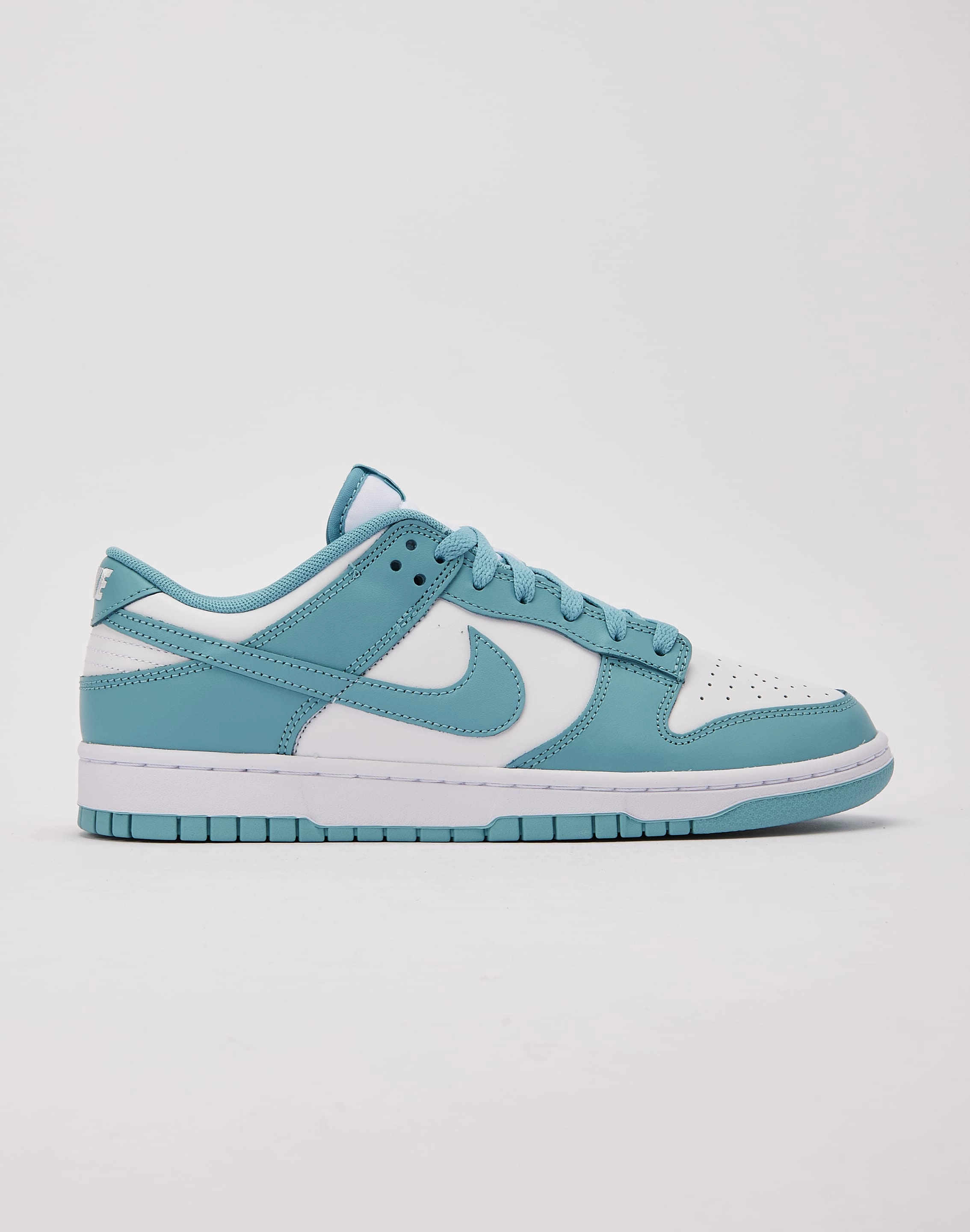 Fashion rental Nike Dunk Low Retro Luxury fashion items