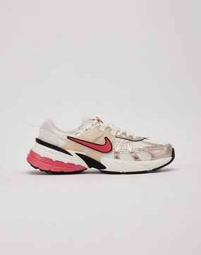 Fashion trends Nike V2K Run Recycled fashion materials