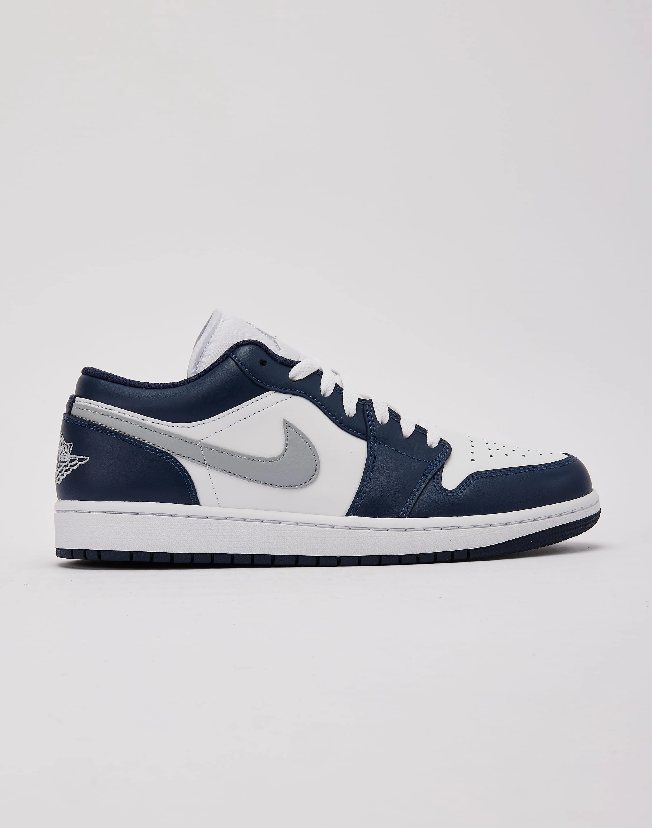 Jordan Air Jordan 1 Low Minimalist fashion Casual wear options