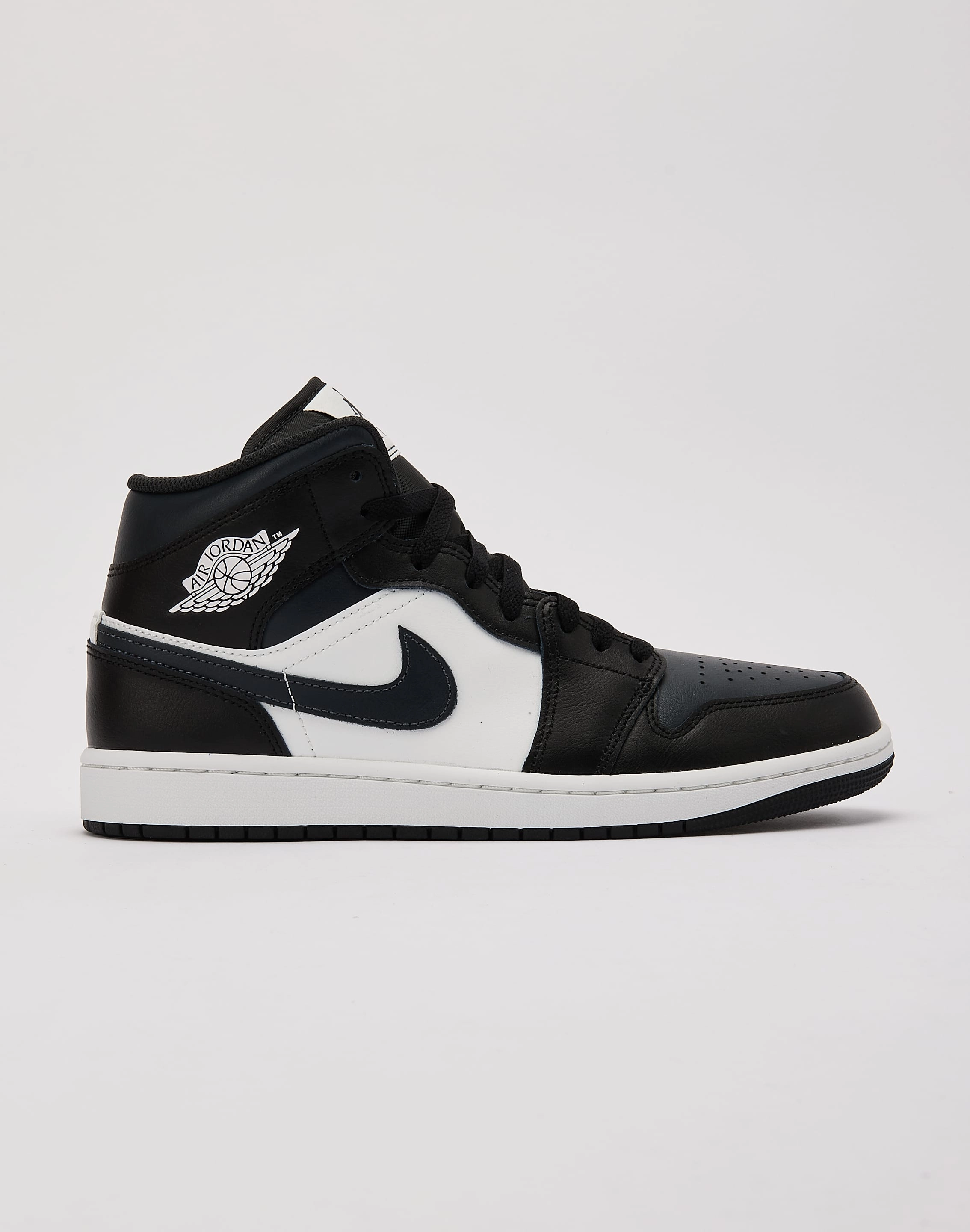 Jordan Air Jordan 1 Mid Fashion swaps Fashion history