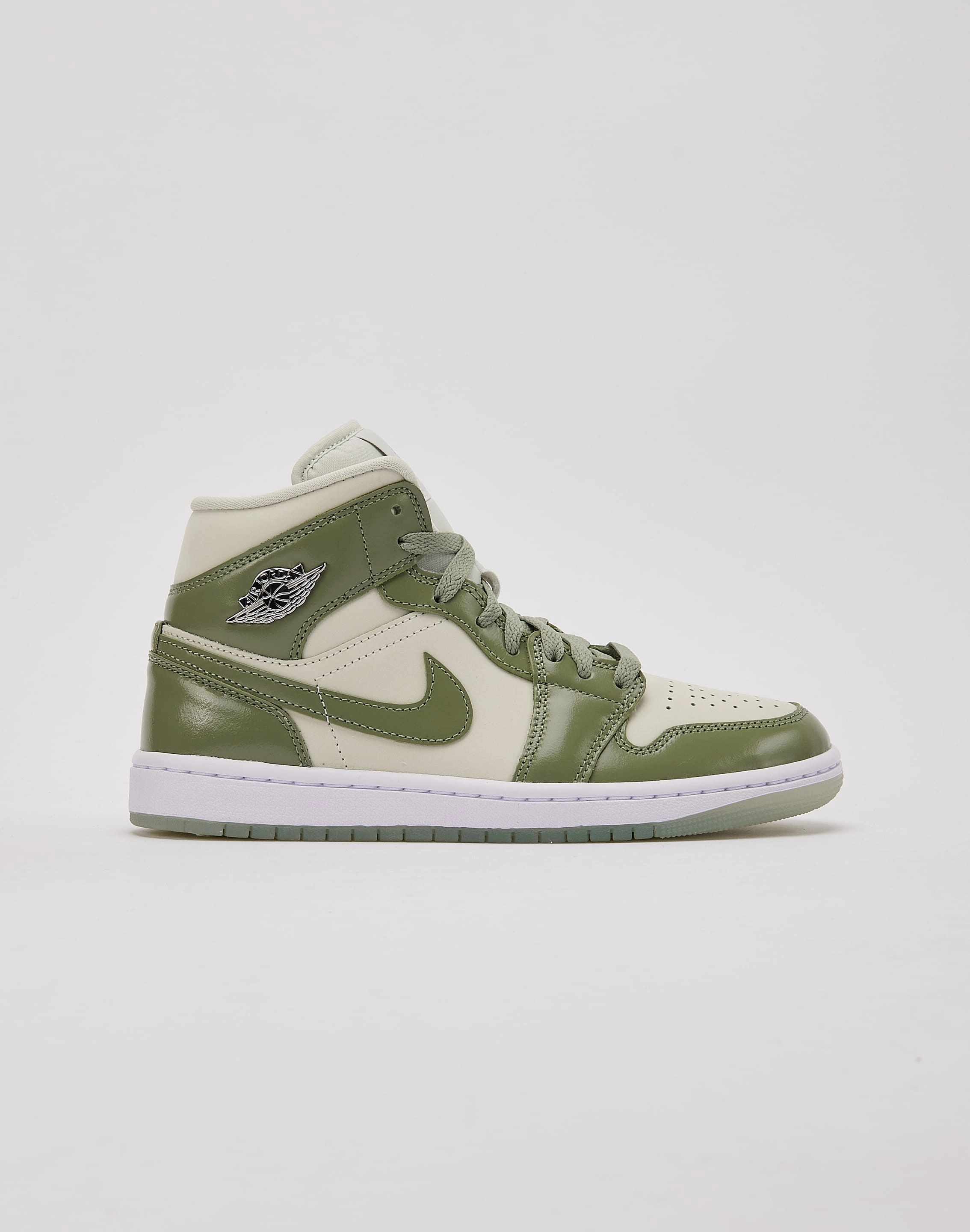 Jordan Air Jordan 1 Mid SE Fashion must - haves Runway fashion