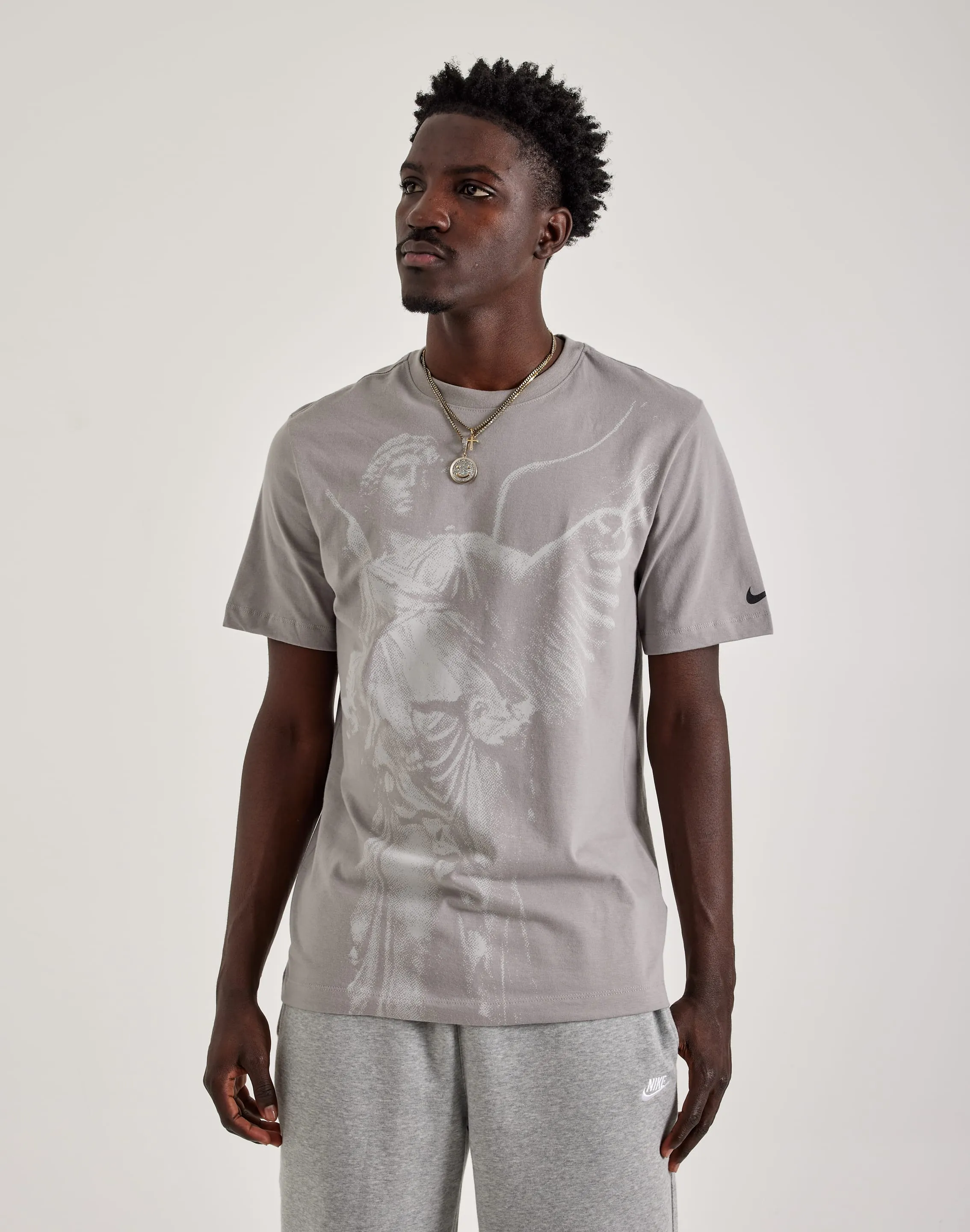 High - end fashion Nike Enshrined Tee Casual wear options