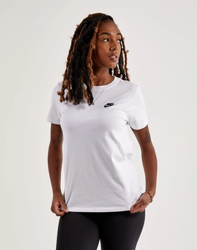 Nike Club Tee Embroidered fashion Fashion bloggers' picks