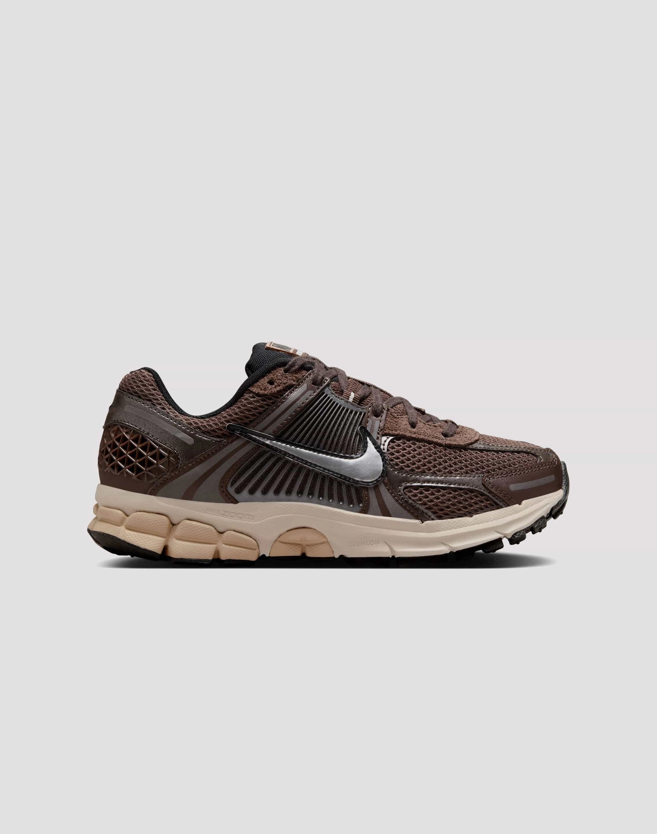 Nike Zoom Vomero 5 "Baroque Brown/Chrome/Lt Orewood Brn/Hemp" Fashion inspiration Fashion history