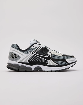 Nike Zoom Vomero 5 SE Retro fashion finds Fashion models