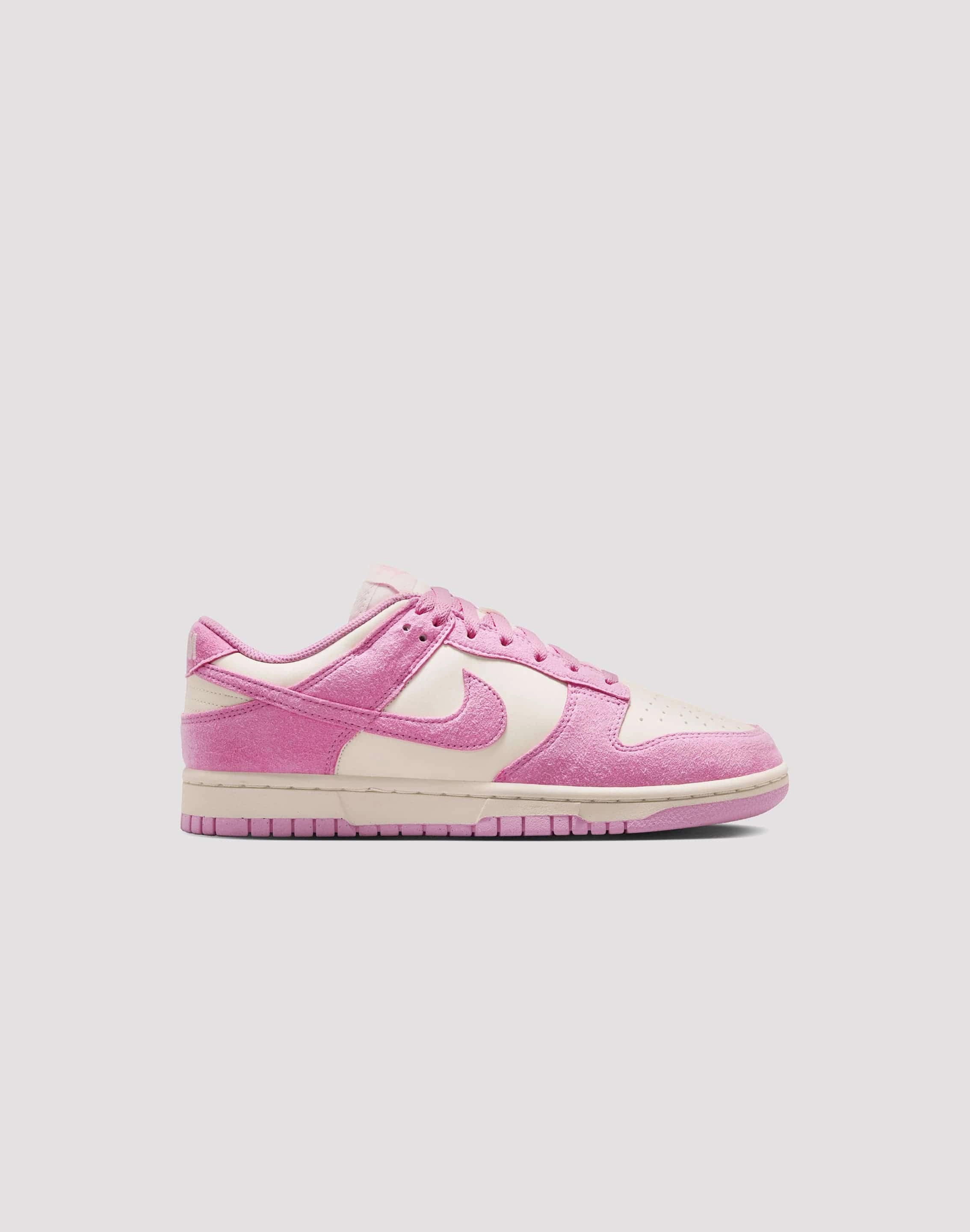 Smart casual wear Nike Dunk Low "Sail/Pink Rise" Fashion history