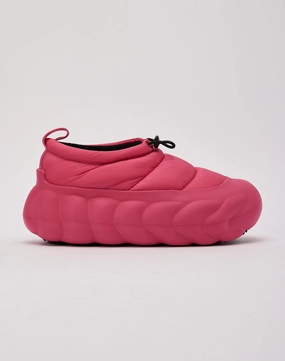 Street fashion Crocs Overpuff Shorty Formal wear selections