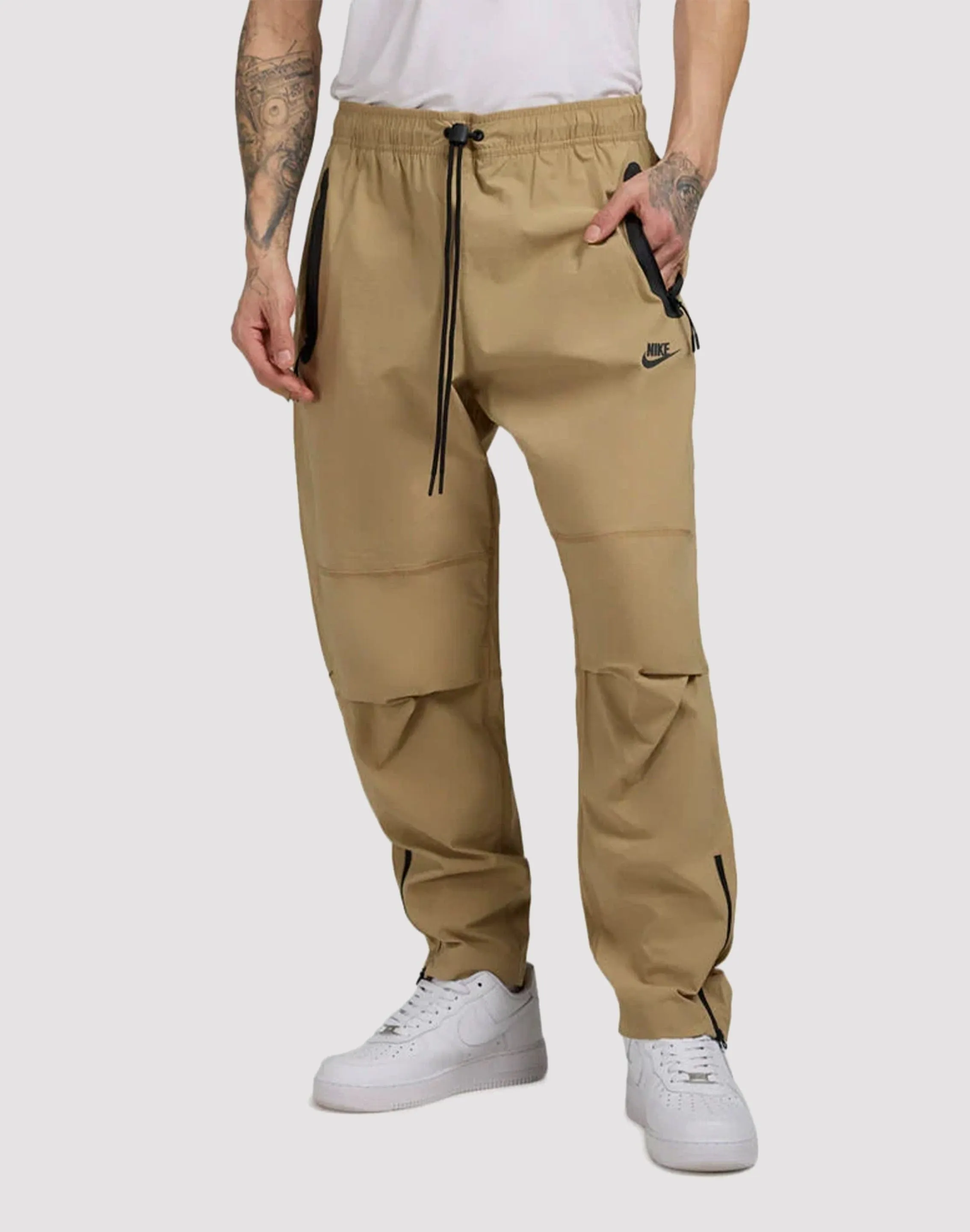 Sustainable fashion Nike Tech Woven Pants Fashion rental