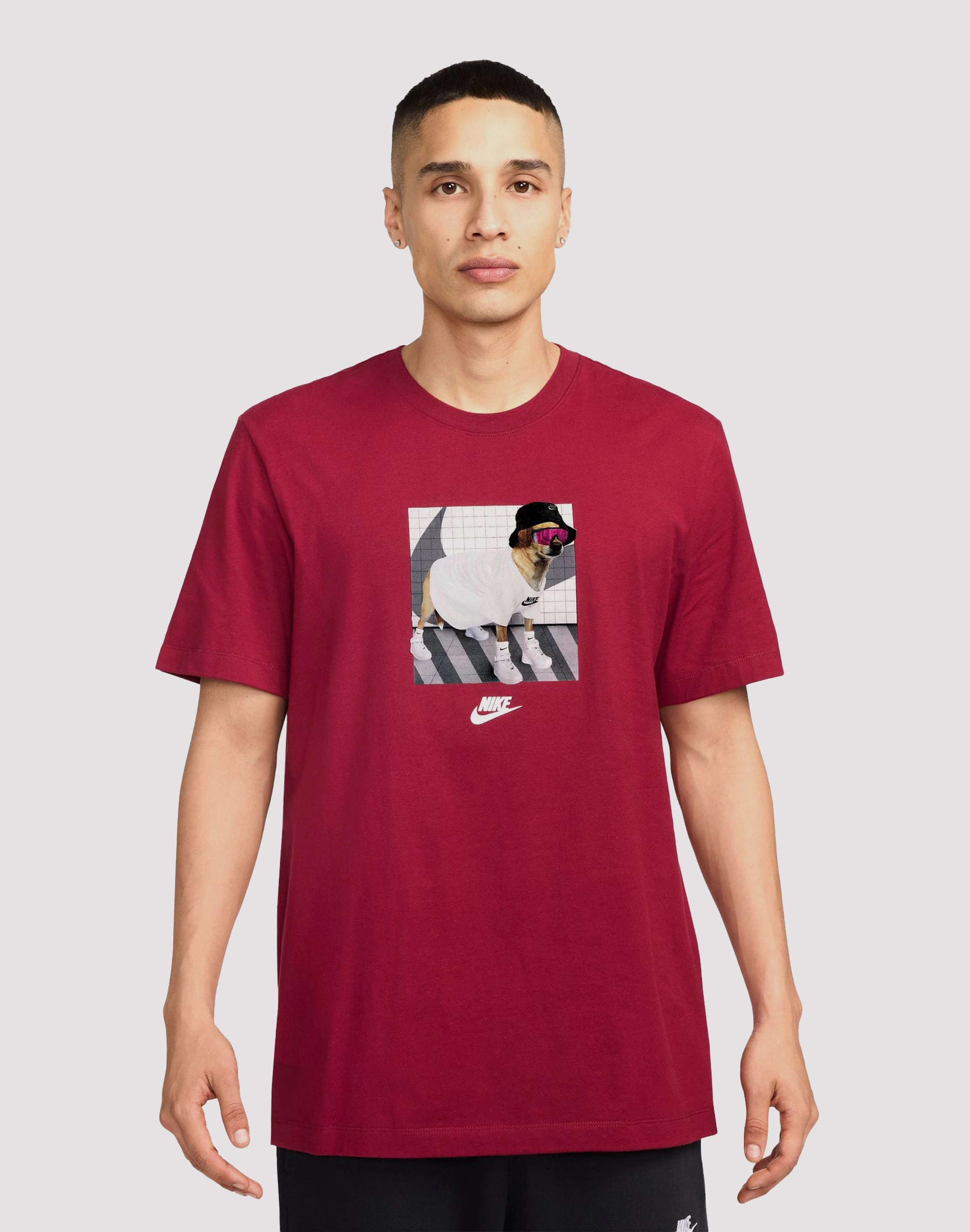 Trendy gear Nike Sportswear Club Red Tee Stylish products