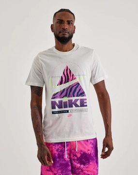 Trendy gear Nike Sportswear Tee Fashion history