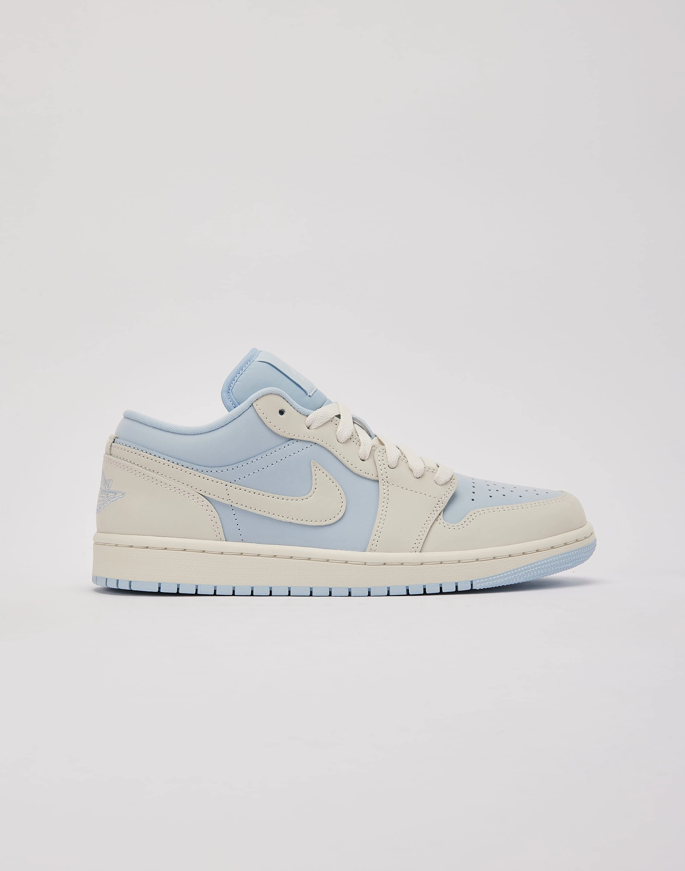 Vintage - inspired fashion Jordan Air Jordan 1 Low SE Silk - fabric fashion